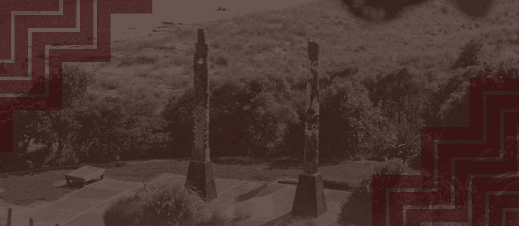 Māori carving statues